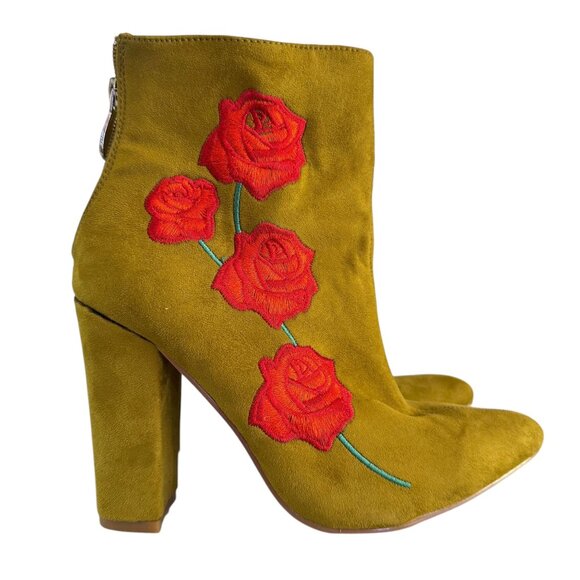 Cape Robbin Shoes - NWT! Cape Robbin Women's Green Rose Embroidered Casual Heel Boots Size 6.5